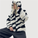 pelliccia foderata con cappuccio crudelia